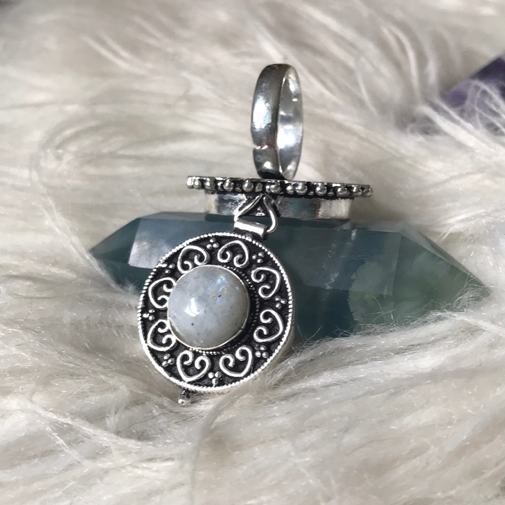 Poison / Pill Box Stash Locket Ring - Picture 8 of 8